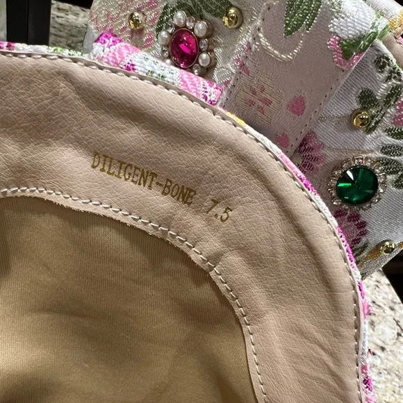 AZALEA WANG DILIGENT EMBELLISHED BASIC CHUNKY BOOTIE IN BONE 7.5 - Picture 11 of 16